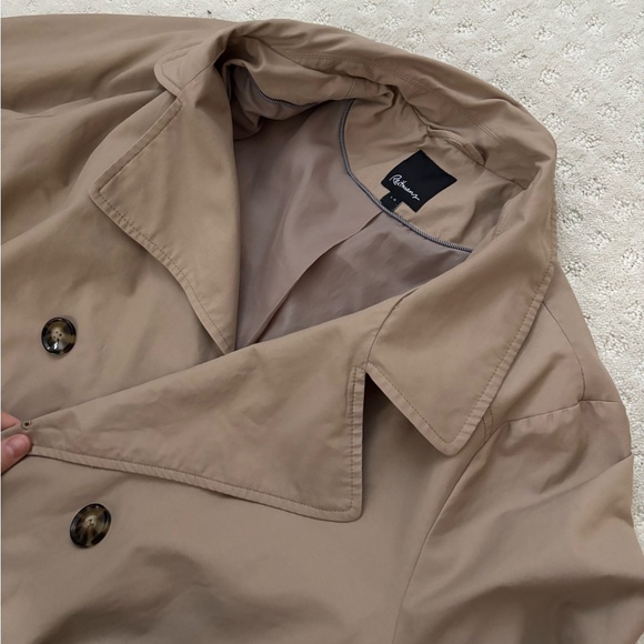 Classic Beige Trench Coat with Belt - Picture 9 of 11